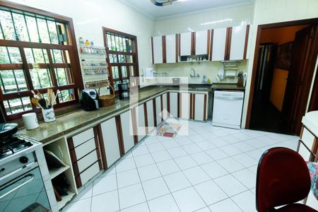 Casa à venda com 450m², 3 quartos e 4 vagas Casa à venda com 450m², 3 quartos e 4 vagasCozinha - Armários