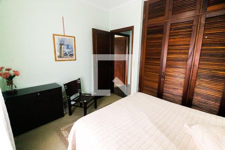 Casa à venda com 450m², 3 quartos e 4 vagas Casa à venda com 450m², 3 quartos e 4 vagasQuarto