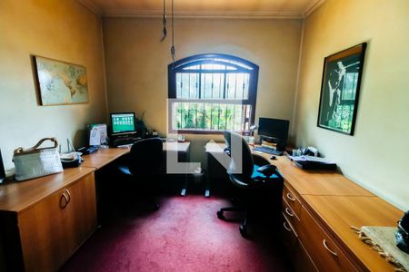 Casa à venda com 450m², 3 quartos e 4 vagas Casa à venda com 450m², 3 quartos e 4 vagasEscritório