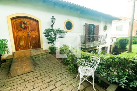 Casa à venda com 450m², 3 quartos e 4 vagas Casa à venda com 450m², 3 quartos e 4 vagasEntrada