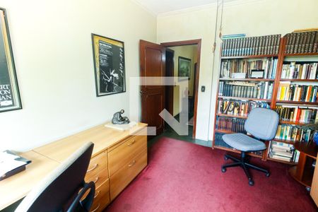 Casa à venda com 450m², 3 quartos e 4 vagas Casa à venda com 450m², 3 quartos e 4 vagasEscritório