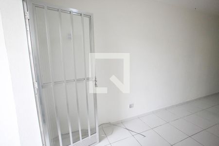 Sala de casa para alugar com 1 quarto, 60m² em Curicica, Rio de Janeiro