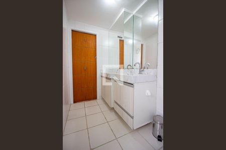 Apartamento para alugar com 60m², 2 quartos e sem vagaBanheiro