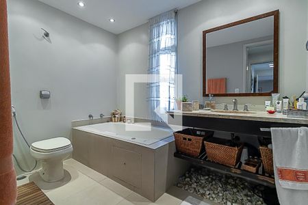 Apartamento à venda com 140m², 3 quartos e 2 vagas Apartamento à venda com 140m², 3 quartos e 2 vagasSuíte