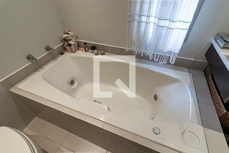 Apartamento à venda com 140m², 3 quartos e 2 vagas Apartamento à venda com 140m², 3 quartos e 2 vagasSuíte