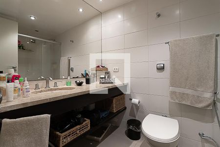 Apartamento à venda com 140m², 3 quartos e 2 vagas Apartamento à venda com 140m², 3 quartos e 2 vagasBanheiro Social