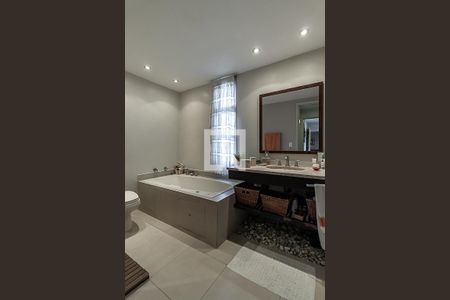 Apartamento à venda com 140m², 3 quartos e 2 vagas Apartamento à venda com 140m², 3 quartos e 2 vagasSuíte