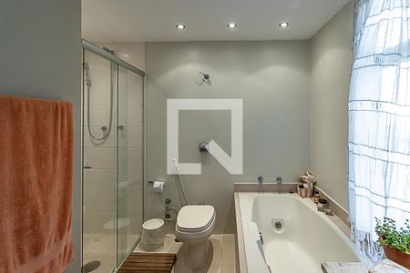 Apartamento à venda com 140m², 3 quartos e 2 vagas Apartamento à venda com 140m², 3 quartos e 2 vagasSuíte