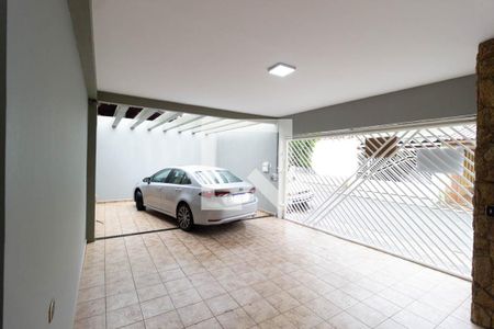 Casa à venda com 146m², 3 quartos e 4 vagas Casa à venda com 146m², 3 quartos e 4 vagasGaragem