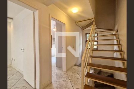 Casa à venda com 100m², 3 quartos e 1 vaga Casa à venda com 100m², 3 quartos e 1 vagaCorredor