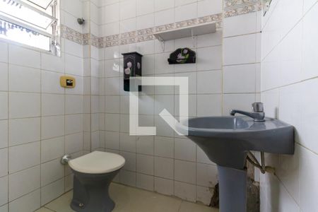 Banheiro de apartamento para alugar com 2 quartos, 45m² em Bom Retiro, São Paulo