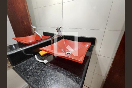 Banheiro da Suíte de casa de condomínio para alugar com 3 quartos, 75m² em Recreio dos Bandeirantes, Rio de Janeiro