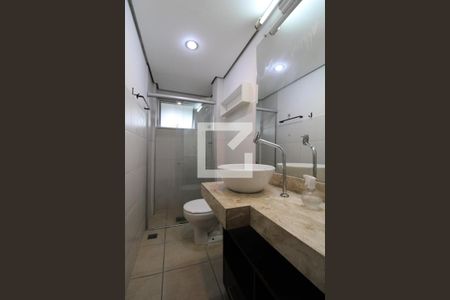 Banheiro de apartamento à venda com 1 quarto, 50m² em Centro, Campinas