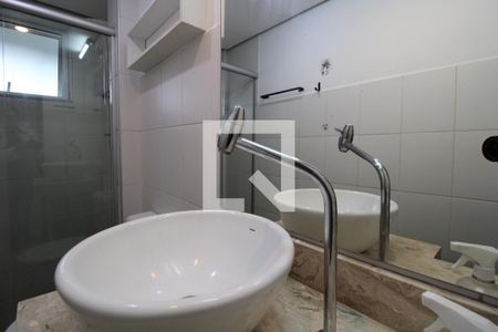 Banheiro de apartamento à venda com 1 quarto, 50m² em Centro, Campinas