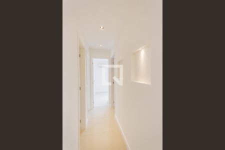 Apartamento para alugar com 117m², 3 quartos e 2 vagas Apartamento para alugar com 117m², 3 quartos e 2 vagasCorredor