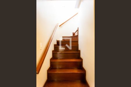 Casa à venda com 150m², 3 quartos e 2 vagasEscadas