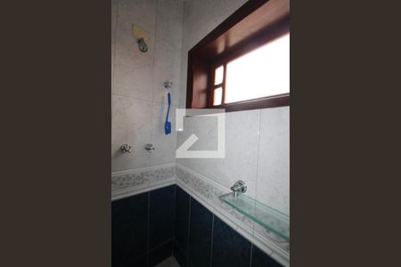 Casa à venda com 411m², 4 quartos e 5 vagasBanheiro da Suíte 2