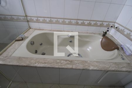 Casa à venda com 411m², 4 quartos e 5 vagasBanheiro da Suíte 4