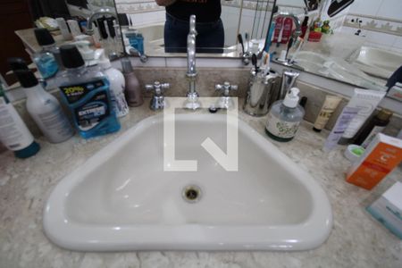 Casa à venda com 411m², 4 quartos e 5 vagasBanheiro da Suíte 4