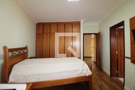 Casa à venda com 411m², 4 quartos e 5 vagasQuarto 2 (suíte)