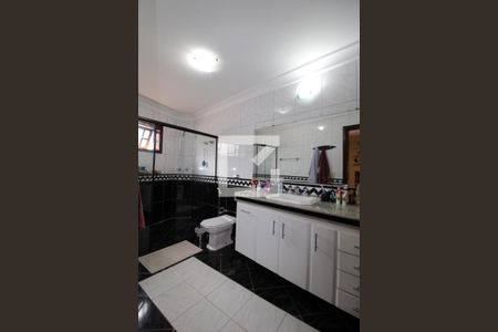 Casa à venda com 411m², 4 quartos e 5 vagasBanheiro da Suíte 1