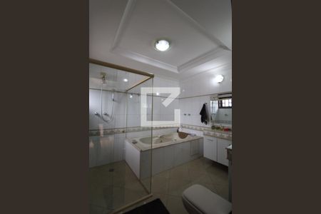 Casa à venda com 411m², 4 quartos e 5 vagasBanheiro da Suíte 4