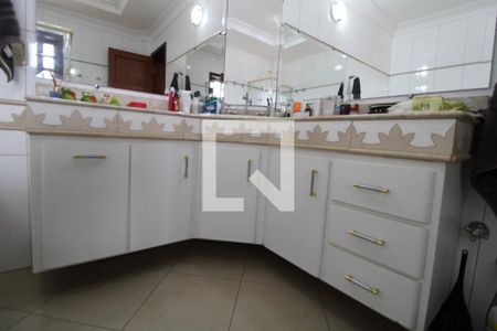 Casa à venda com 411m², 4 quartos e 5 vagasBanheiro da Suíte 4