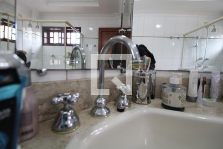 Casa à venda com 411m², 4 quartos e 5 vagasBanheiro da Suíte 4