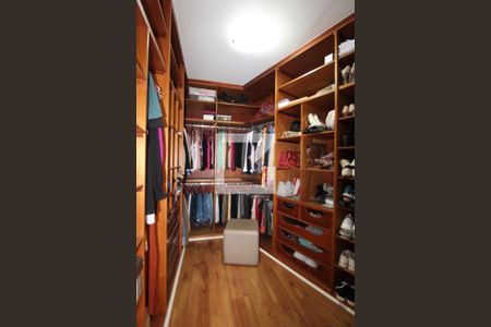 Casa à venda com 411m², 4 quartos e 5 vagasQuarto 4 (suíte master) - Closet