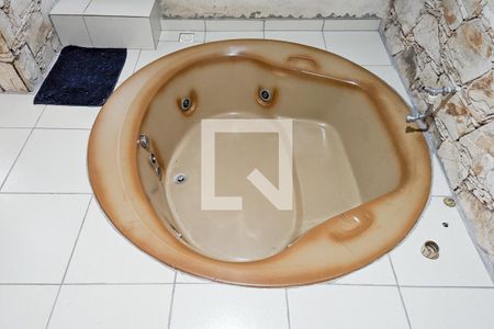 Casa à venda com 246m², 3 quartos e 2 vagas Casa à venda com 246m², 3 quartos e 2 vagasBanheiro da suíte