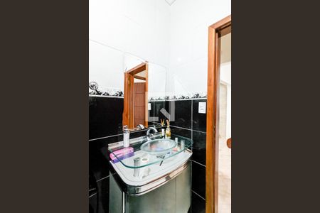 Casa à venda com 246m², 3 quartos e 2 vagas Casa à venda com 246m², 3 quartos e 2 vagasBanheiro