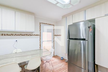 Casa à venda com 246m², 3 quartos e 2 vagas Casa à venda com 246m², 3 quartos e 2 vagasCozinha