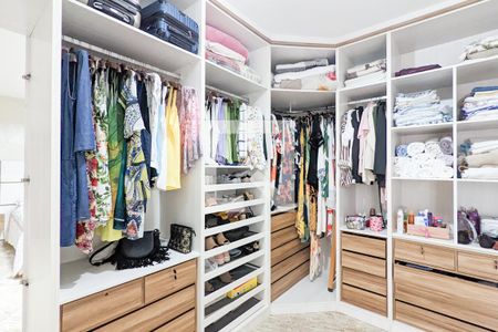 Casa à venda com 246m², 3 quartos e 2 vagas Casa à venda com 246m², 3 quartos e 2 vagasCloset