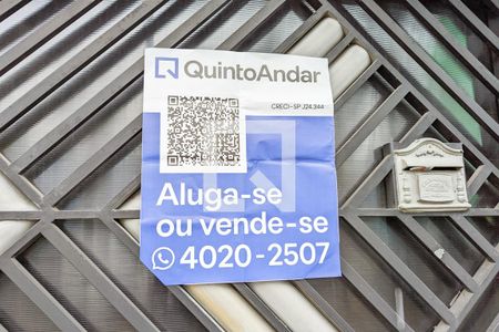 Casa à venda com 246m², 3 quartos e 2 vagas Casa à venda com 246m², 3 quartos e 2 vagasFachada