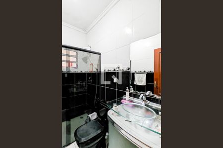 Casa à venda com 246m², 3 quartos e 2 vagas Casa à venda com 246m², 3 quartos e 2 vagasBanheiro