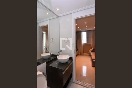Apartamento à venda com 61m², 2 quartos e 1 vagaBanheiro Social