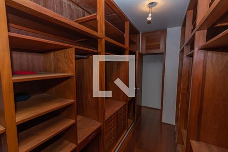 Casa à venda com 250m², 3 quartos e 6 vagasCloset da suíte 2