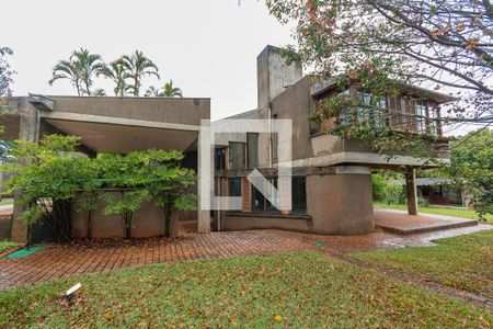 Casa à venda com 250m², 3 quartos e 6 vagasFachada