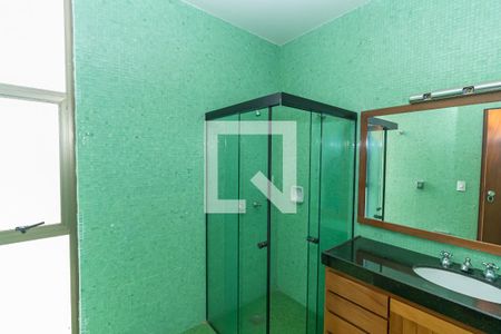 Casa à venda com 250m², 3 quartos e 6 vagasBanheiro da Suíte 1