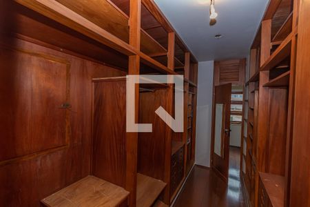 Casa à venda com 250m², 3 quartos e 6 vagasCloset da suíte 2