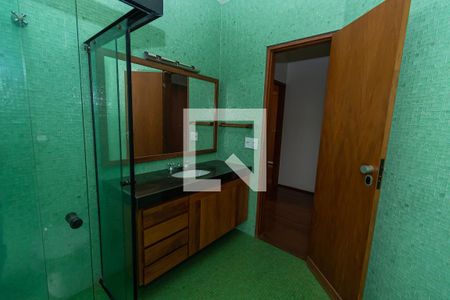 Casa à venda com 250m², 3 quartos e 6 vagasBanheiro Corredor