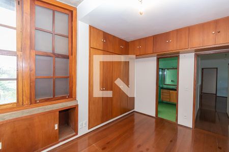 Casa à venda com 250m², 3 quartos e 6 vagasSuíte 1