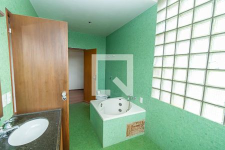 Casa à venda com 250m², 3 quartos e 6 vagasBanheiro da Suíte 2