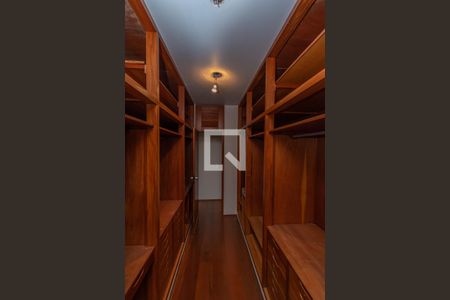 Casa à venda com 250m², 3 quartos e 6 vagasCloset da suíte 2