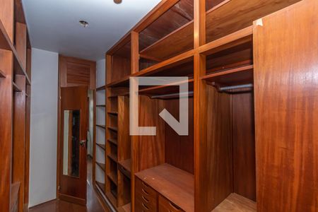 Casa à venda com 250m², 3 quartos e 6 vagasCloset da suíte 2