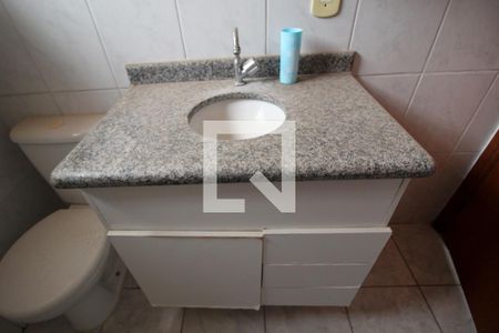 Casa de condomínio para alugar com 84m², 2 quartos e 2 vagasBanheiro da Suíte