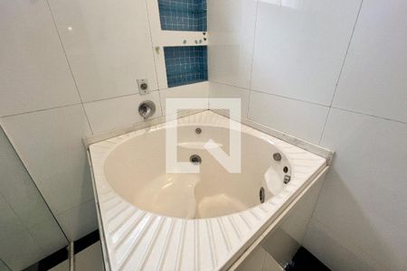 Apartamento à venda com 214m², 4 quartos e 3 vagasBanheiro da Suíte 1