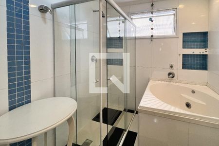Apartamento à venda com 214m², 4 quartos e 3 vagasBanheiro da Suíte 1