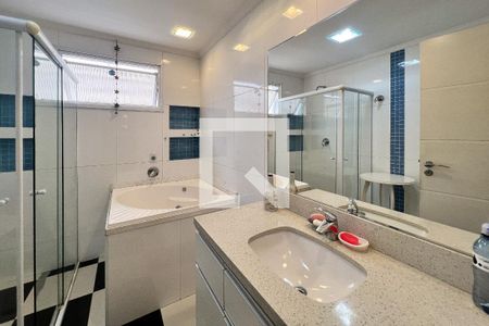 Apartamento à venda com 214m², 4 quartos e 3 vagasBanheiro da Suíte 1