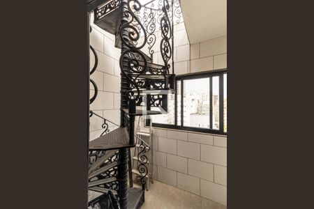 Apartamento à venda com 90m², 1 quarto e 1 vagaEscada